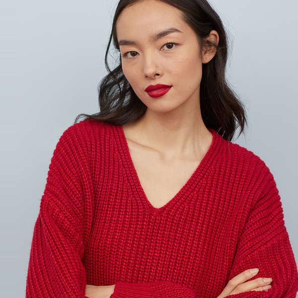 Classic Cable Knit Sweater with Ribbed Edges